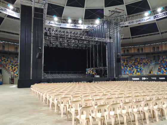 Interior amb escenari