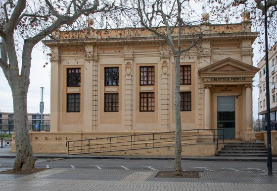 Exterior de la Biblioteca Popular (2025)