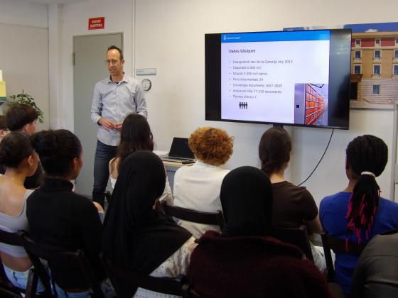 L'alumnat de l'INS Torreforta realitzant l'activitat