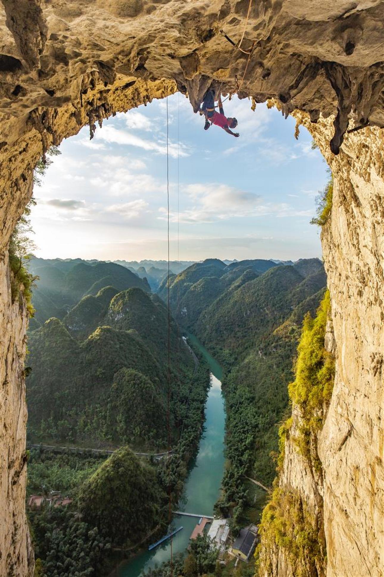 Muntanya a l'Auditori. Conferència inaugural: Valhalla. La conquesta del sostre més gran del món a la Xina, a càrrec d'Edu Marín.