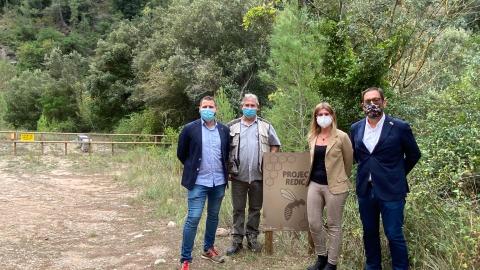 Noemí Llauradó coneix de prop el projecte de recuperació d'eixams guardonat amb el Premi Iniciativa Medi Ambient de la Diputació, a Alcover