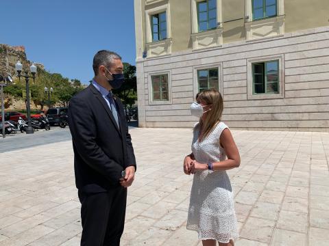 La presidenta de la Diputació de Tarragona, Noemí Llauradó, rep el conseller d’Acció Exterior, Relacions Institucionals i Transparència de la Generalitat, Bernat Solé