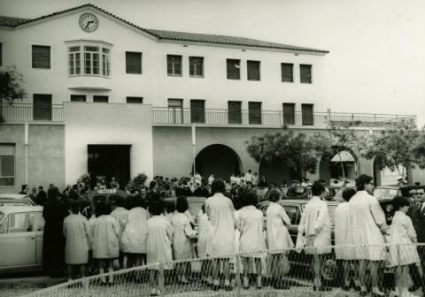 El CPEE Sant Rafael, durant la inauguració de l'edifici Escola FOTO: Vallvé, conservada a l'Arxiu General de la Diputació