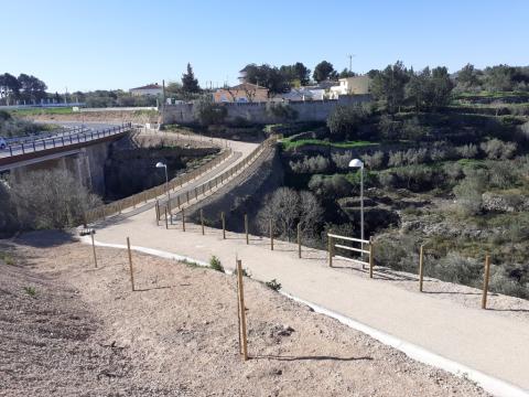 Les obres han ampliat el pont sobre el barranc de la Vall de la Cervera als Reguers i han inclòs un itinerari ciclable i de vianants