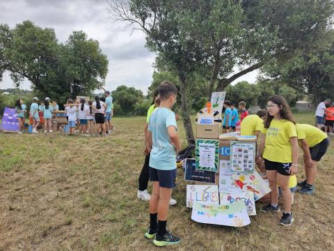 Un moment de la gimcana on han pogut conèixer amb la resta d'escoles i cooperatives