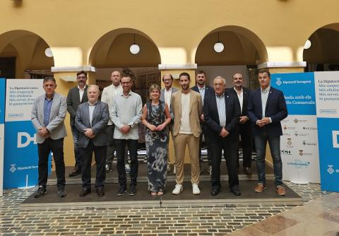 Els representants dels consells comarcals i de la Diputació de Tarragona, durant la trobada al Palau de la Diputació