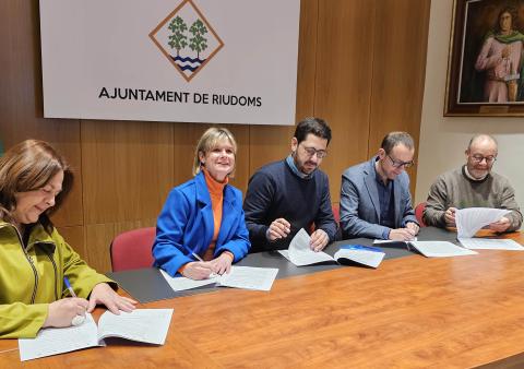 Signatura del conveni de l'adhesió de Riudoms al projecte Paisatge dels Genis
