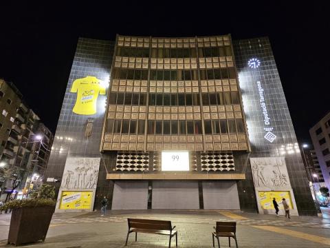L'edifici de la plaça Imperial Tàrraco il·luminat