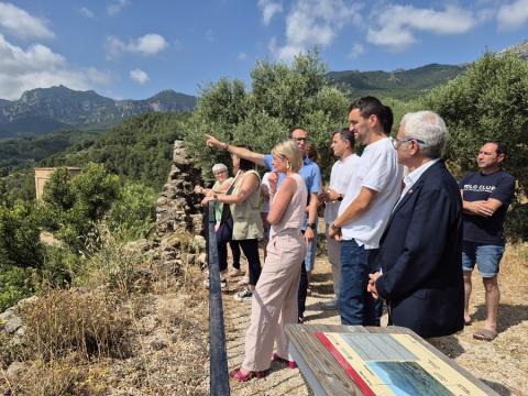 La presidenta amb els alcaldes i alcaldesses dels municipis afectats per l'incendi, a Paüls