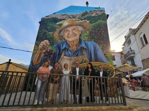 Mural homenatge a les dones del camp de Paüls