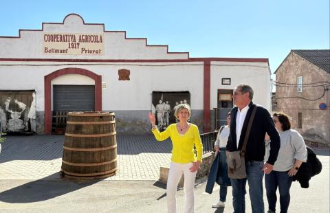 La presidenta de la Diputació visita a Bellmunt del Priorat