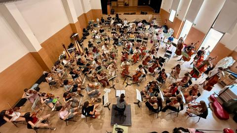 Assajos de la Jove Orquestra en la seva estada a Rasquera aquesta setmana