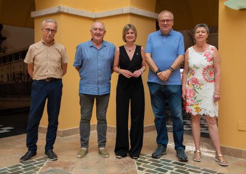 La presidenta de la Diputació i els fundadors de TINET, després de la trobada al Palau de la Diputació