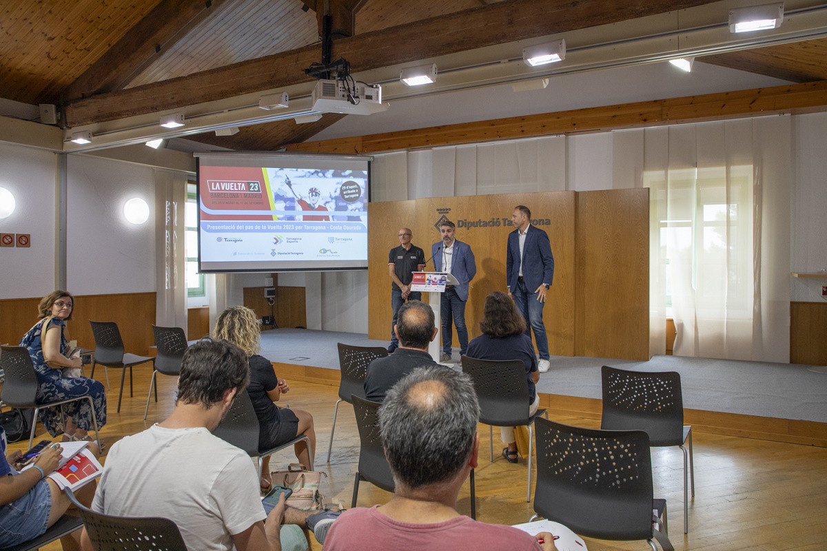 La presentació ha tingut lloc a la sala Santiago Costa de la Diputació