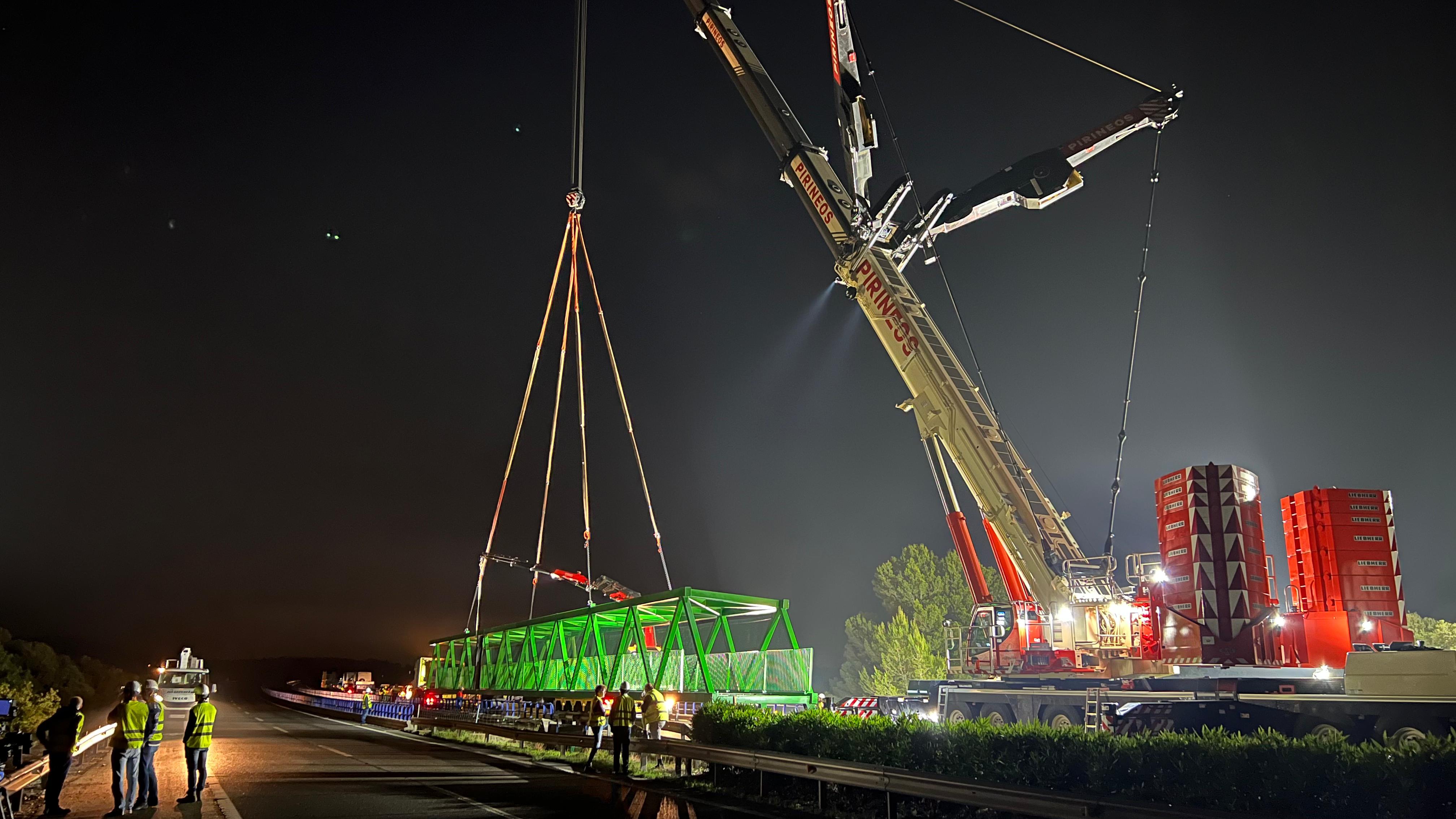 Imatge de la instal·lació del pont