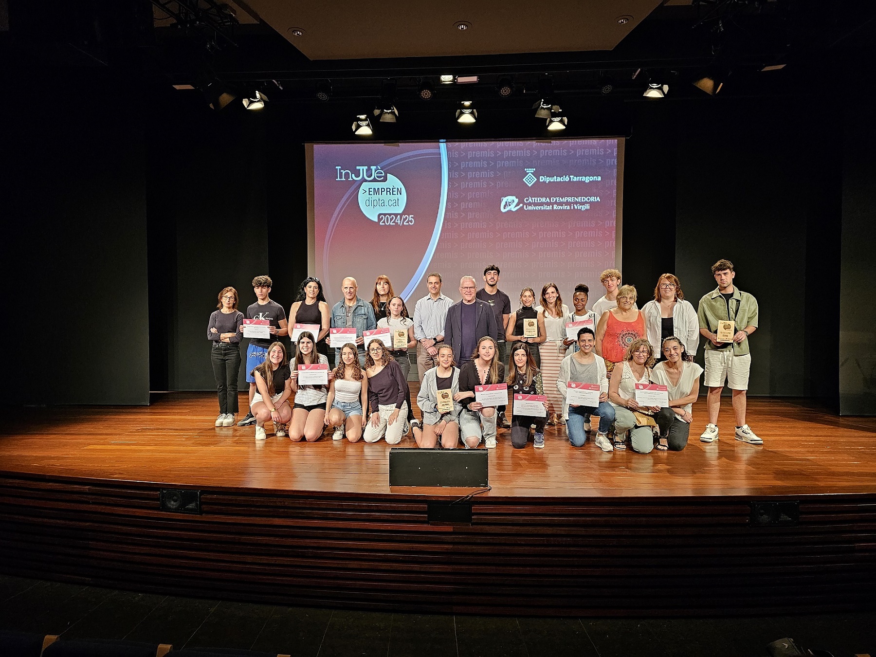 Més de 300 alumnes de 19 centres educatius del Camp de Tarragona, Terres de l'Ebre i el Baix Penedès han participat a la darrera edició dels Premis InJUè Emprèn Dipta.cat