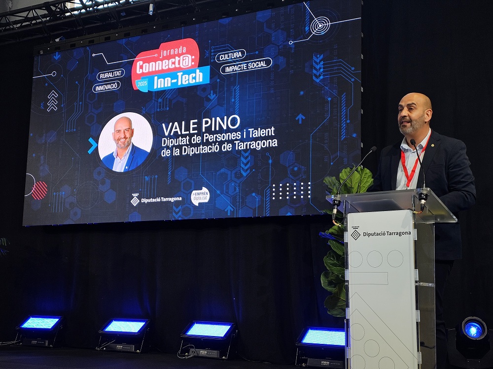 El diputat de Persones i Talent, Vale Pino, en un moment de la seva intervenció