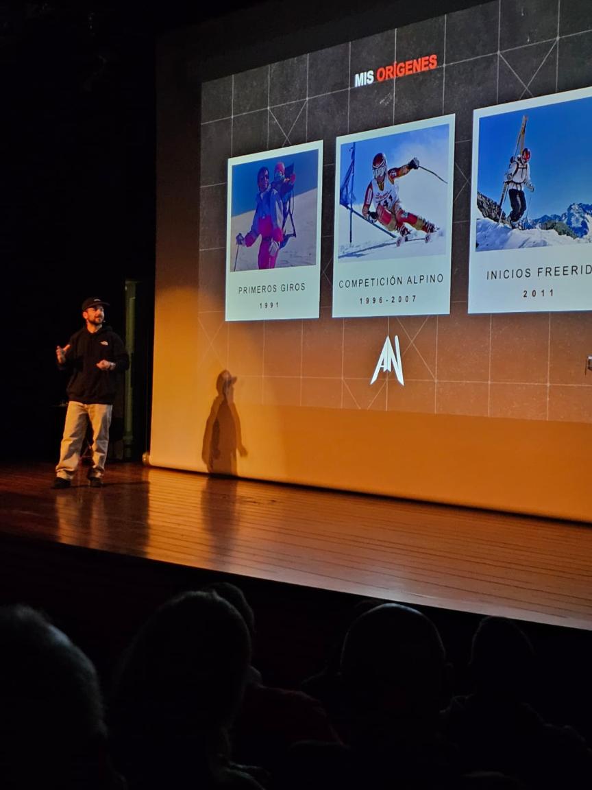 L'esquiador de 'freeride' Aymar Navarro durant la conferència d'aquest dijous