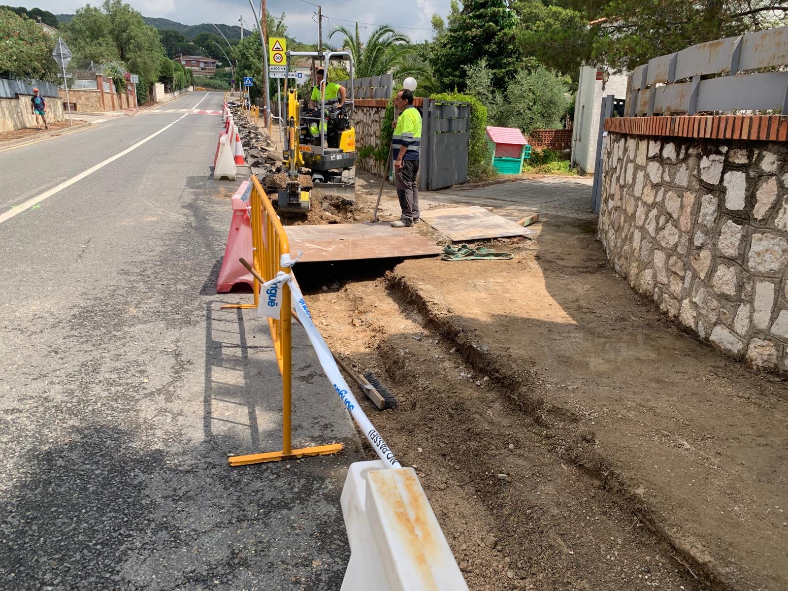 Els operaris treballant a la TV-7048