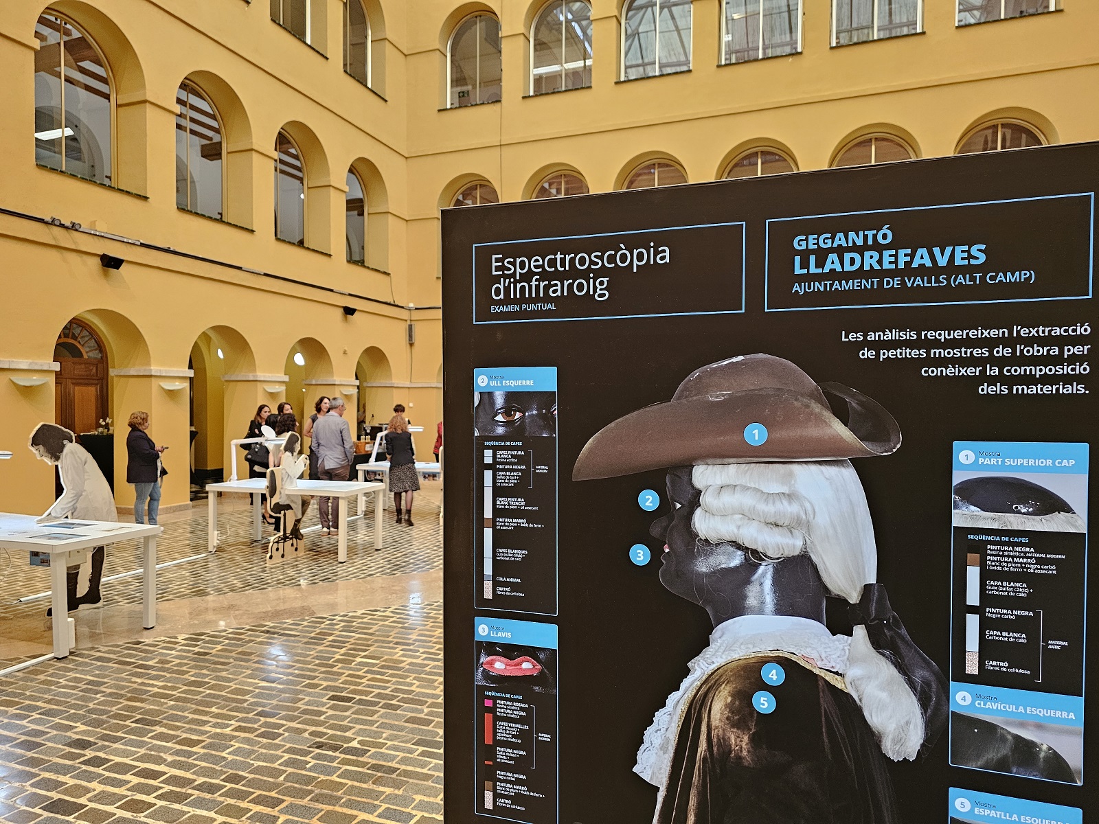 L'exposició repassa diferents obres restaurades per la Diputació en els últims anys