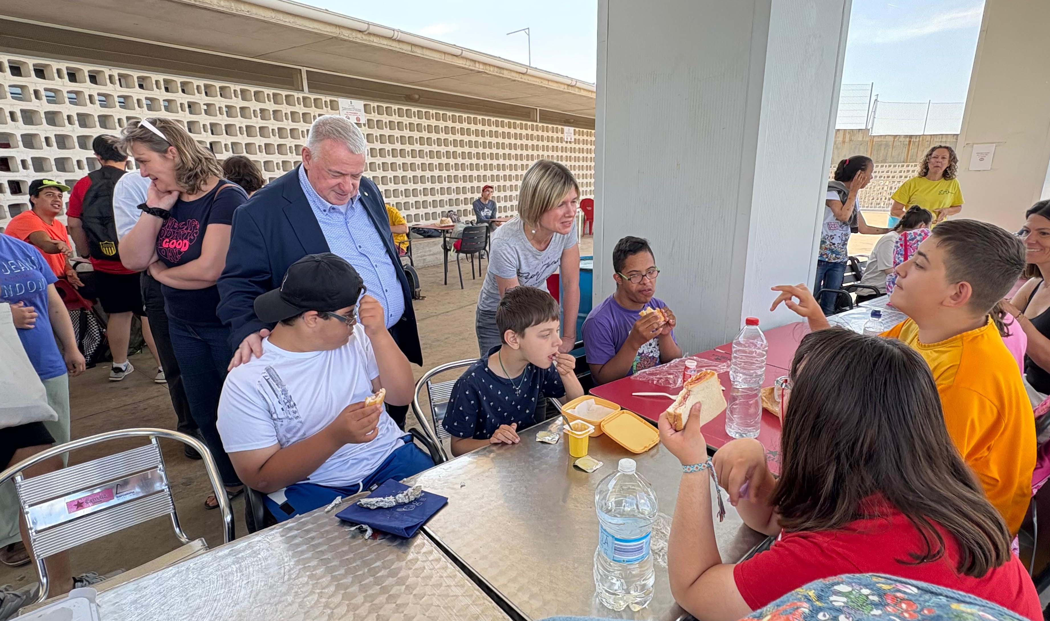 Abans de començar a jugar, un moment per l'esmorzar